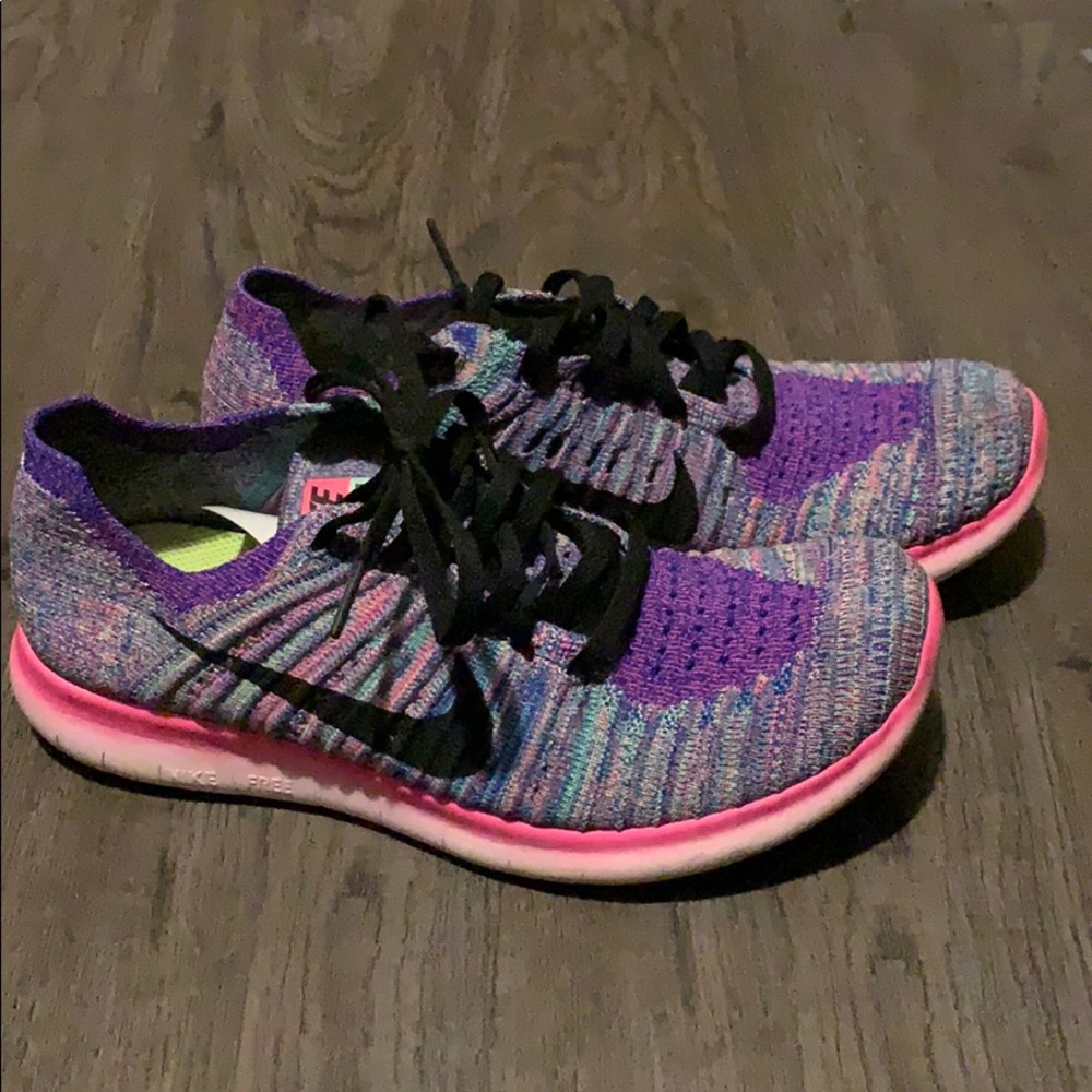 Nike SZ 8 FREE RN FLYKNIT